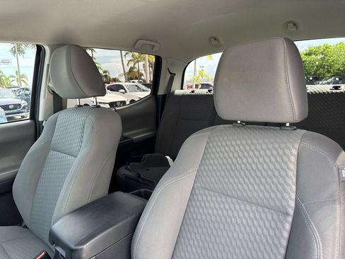 Used 2022 Toyota Tacoma SR5 RWD image 41