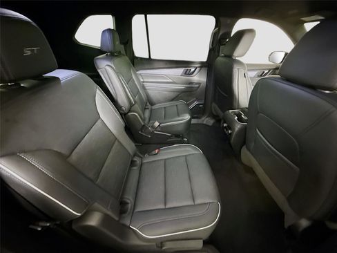 Used 2025 Buick Enclave Sport Touring AWD/4WD image 32