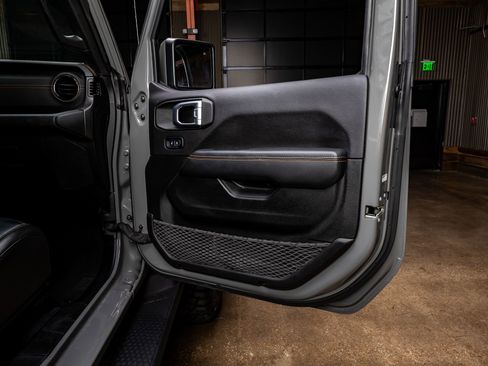 Used 2022 Jeep Gladiator Overland image 38