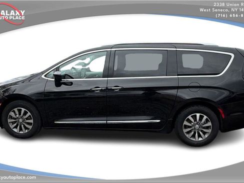Used 2020 Chrysler Pacifica Touring-L Plus image 8