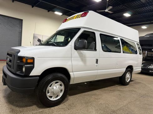 Used 2014 Ford E-250 and Econoline 250 Extended w/ Power Group image 11