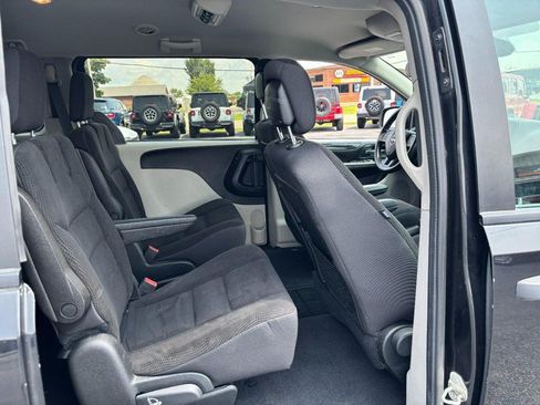 Used 2019 Dodge Grand Caravan SE FWD image 12