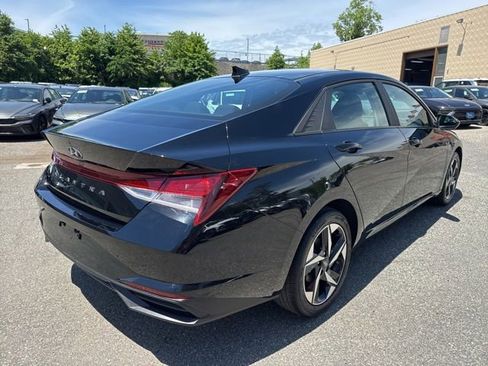 Used 2023 Hyundai Elantra SEL w/ Convenience Package FWD image 16