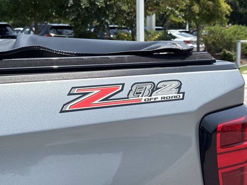 Used 2023 GMC Sierra 1500 AT4 w/ AT4 Premium Package AWD/4WD image 8