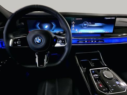 Certified 2023 BMW i7 xDrive60 AWD/4WD image 5