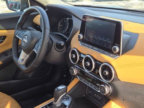 Used 2025 Nissan Sentra SV w/ SV Premium Package image 10