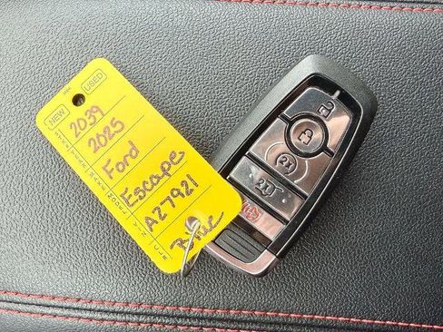 Certified 2025 Ford Escape ST-Line Elite w/ Premium Technology Package image 37