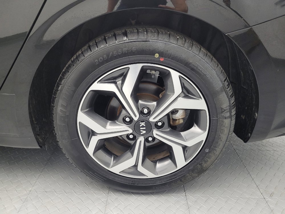 Used 2020 Kia Forte LXS FWD image 31