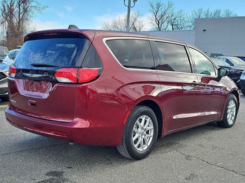 Used 2022 Chrysler Voyager LX image 6