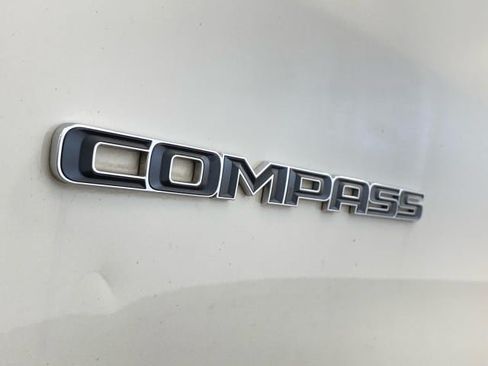 Used 2018 Jeep Compass Latitude w/ Cold Weather Group AWD/4WD image 14