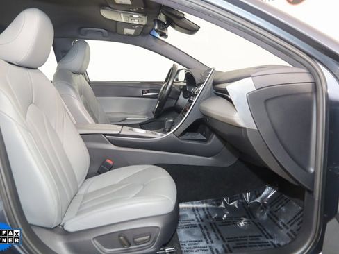 Used 2019 Toyota Avalon XLE image 11