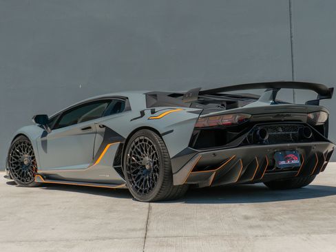 Used 2019 Lamborghini Aventador SVJ AWD/4WD image 10