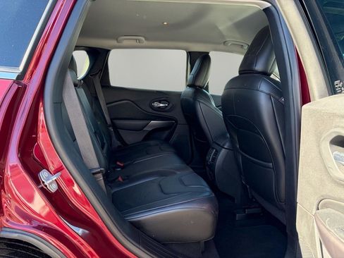 Used 2019 Jeep Cherokee Limited image 17