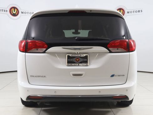 Used 2018 Chrysler Pacifica Touring-L FWD image 44
