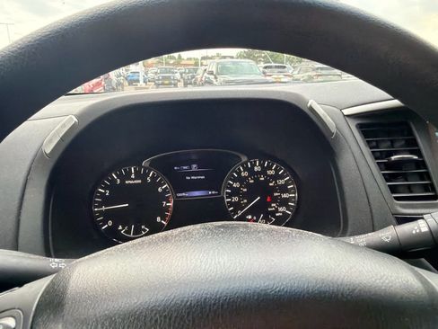 Used 2017 Nissan Pathfinder S AWD/4WD image 7