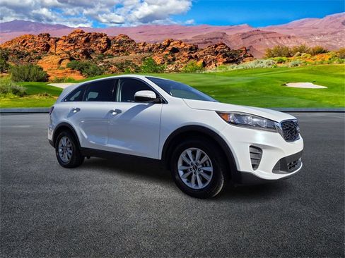 Used 2019 Kia Sorento LX image 2