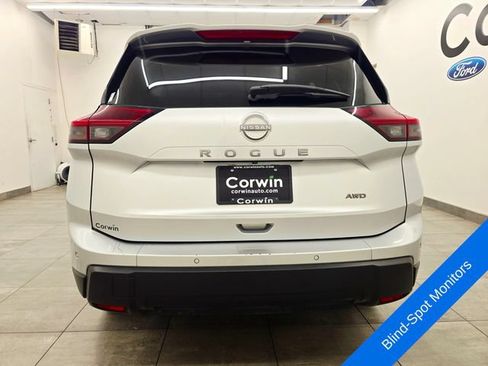 Used 2025 Nissan Rogue SV AWD/4WD image 4