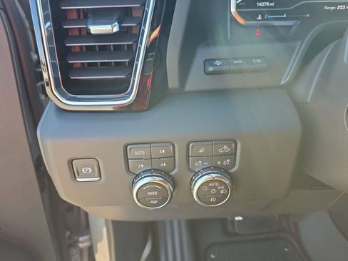 Used 2024 GMC Sierra 1500 Denali w/ Denali Reserve Package AWD/4WD image 26