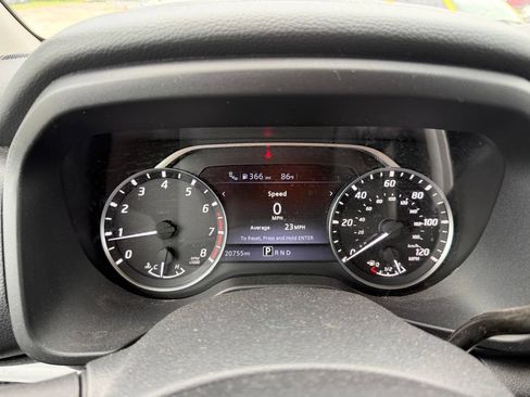 Used 2023 Nissan Titan SV w/ SV Convenience Package RWD image 4