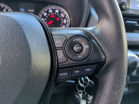 Used 2021 Toyota RAV4 LE image 15