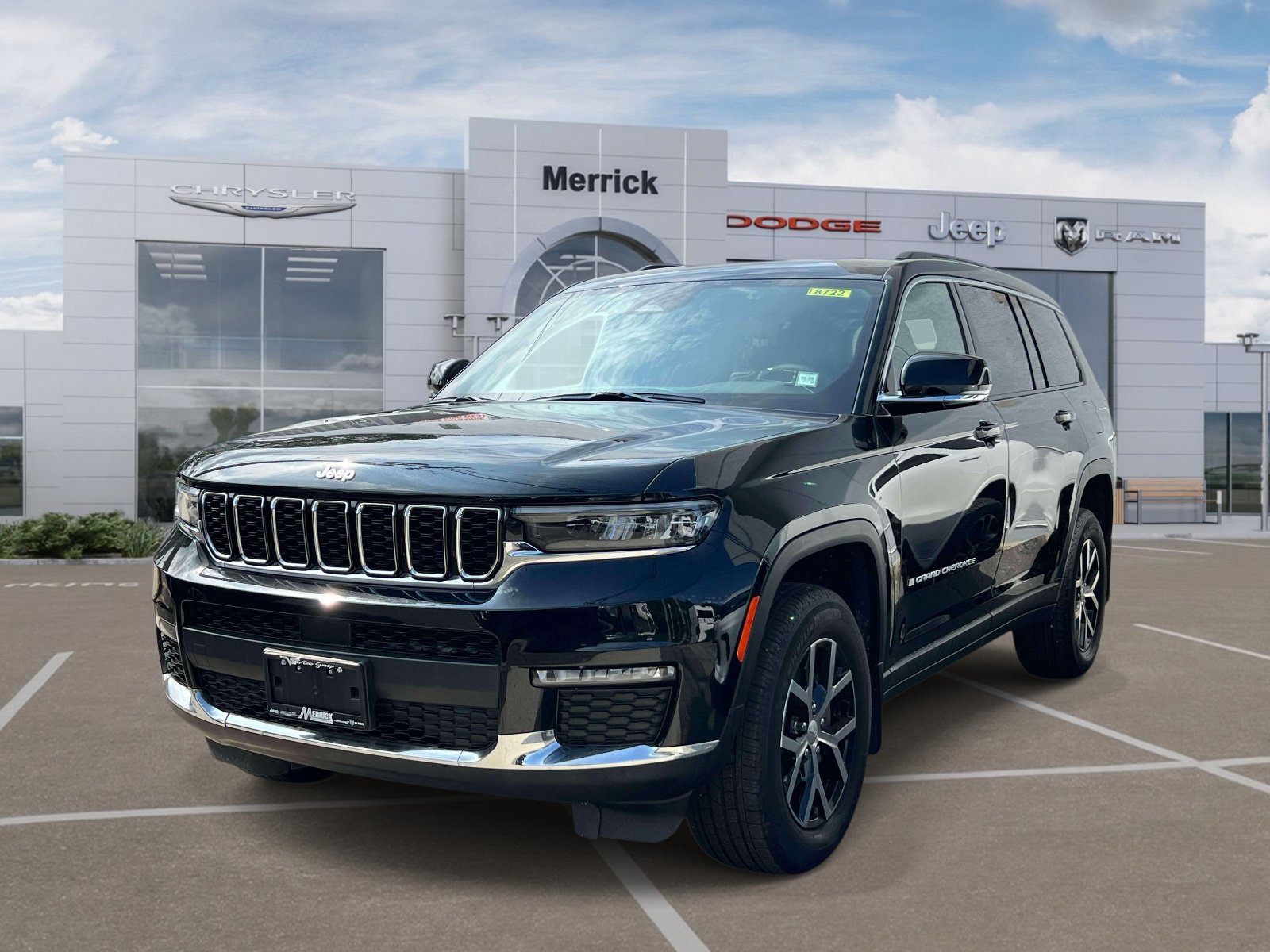 Used 2025 Jeep Grand Cherokee L Limited w/ MOPAR Finishing Package AWD/4WD image 4