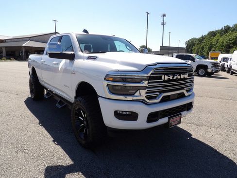 Used 2026 RAM 2500 Laramie AWD/4WD image 11