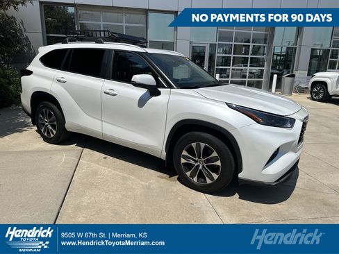 Used 2023 Toyota Highlander XLE AWD/4WD image 1