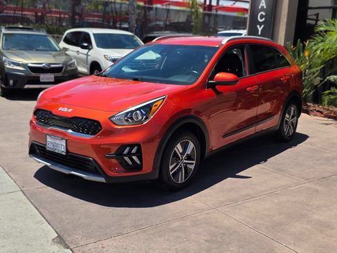 Used 2022 Kia Niro LXS FWD image 5