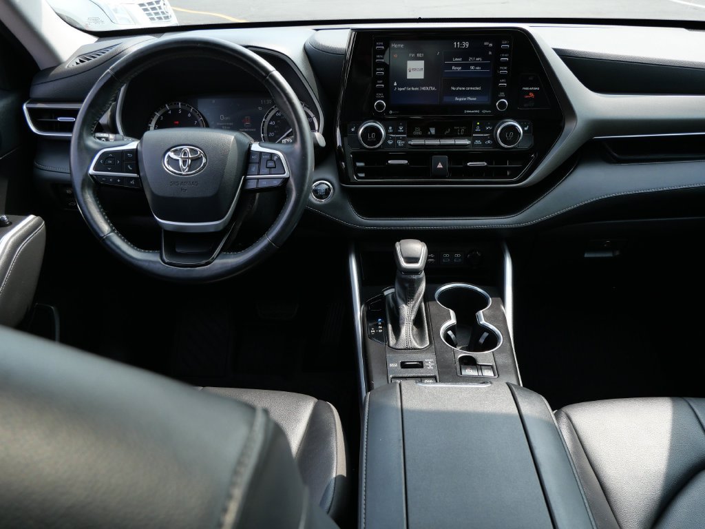 Used 2022 Toyota Highlander XLE AWD/4WD image 22