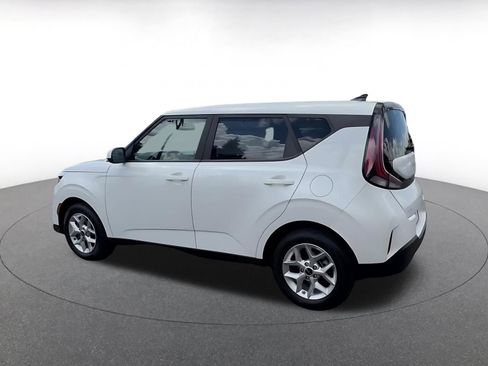 Used 2025 Kia Soul LX w/ LX Technology Package FWD image 10
