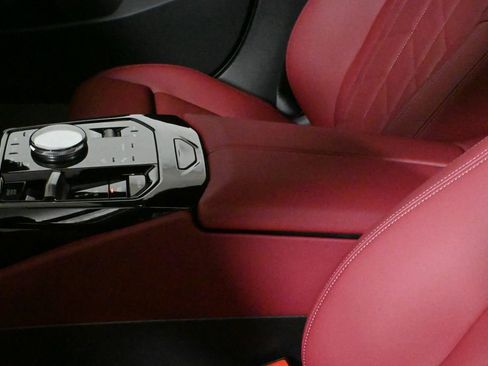 Used 2026 BMW 530i xDrive w/ Premium Package image 26