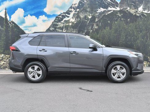 Used 2022 Toyota RAV4 XLE w/ Convenience Package FWD image 2