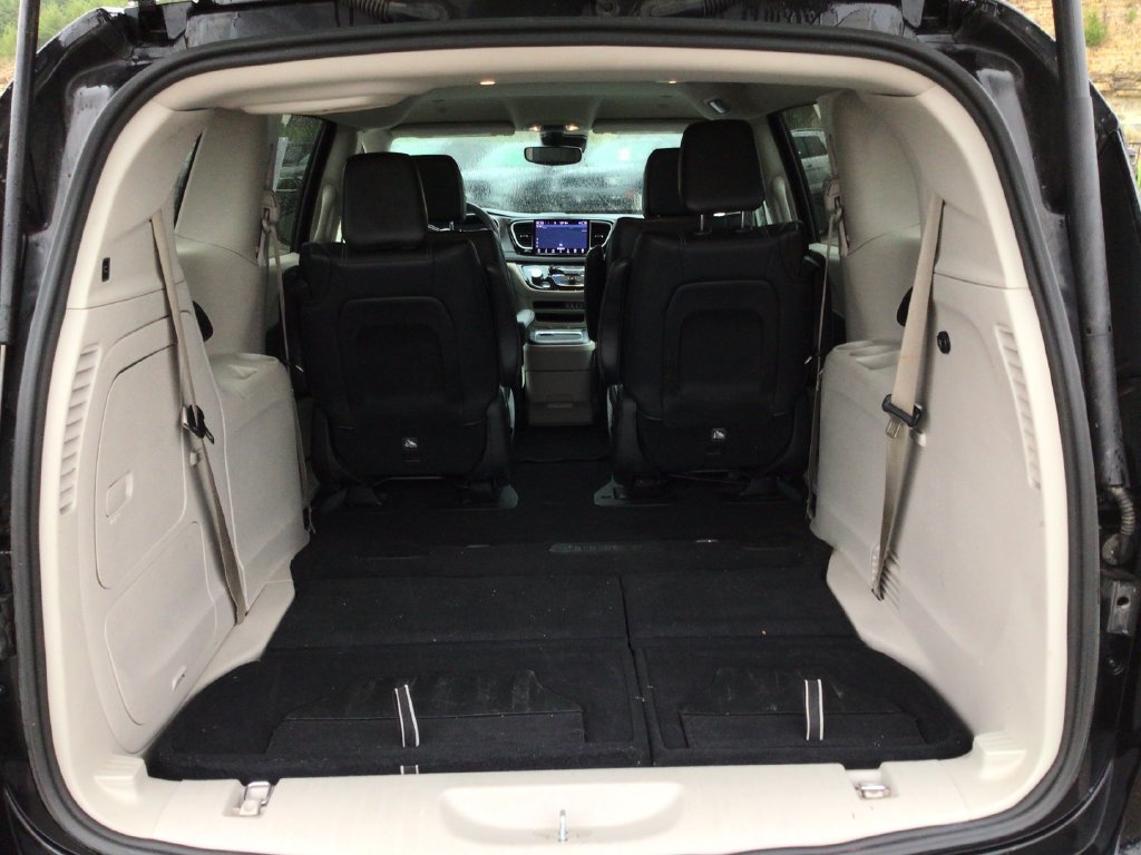 Used 2024 Chrysler Pacifica Limited FWD image 39