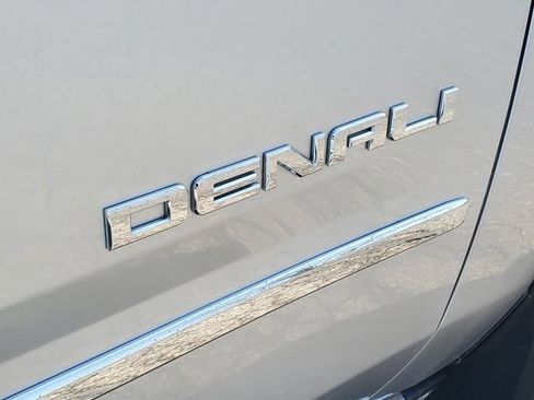 Certified 2019 GMC Yukon Denali w/ Open Road Package AWD/4WD image 8