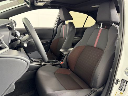 Used 2024 Toyota Corolla SE w/ SE Premium Package FWD image 4