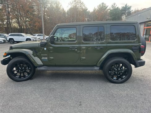 Used 2022 Jeep Wrangler Unlimited Sahara w/ Cold Weather Group image 10