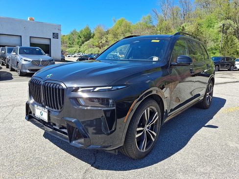 Used 2023 BMW X7 xDrive40i w/ M Sport Package AWD/4WD image 3
