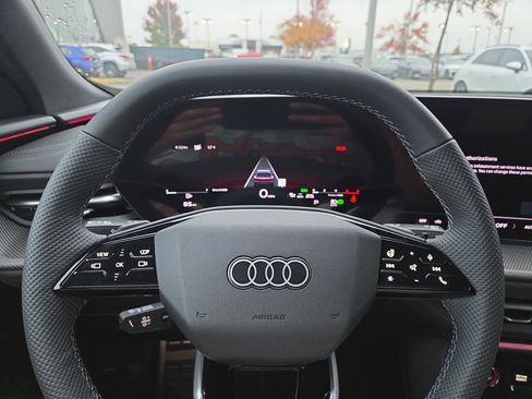 New 2025 Audi SQ5 Prestige image 9