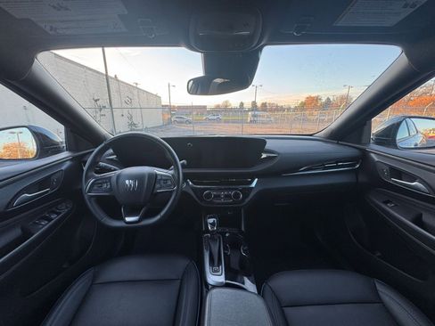 Used 2025 Buick Envista Sport Touring image 31