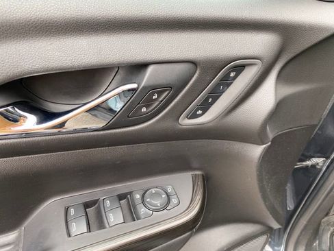 Used 2020 GMC Acadia SLT w/ Premium Package image 20