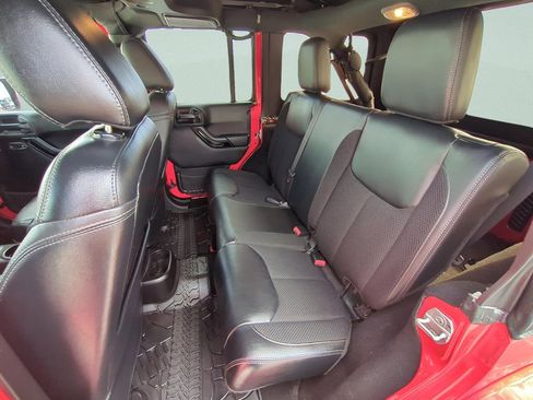 Used 2017 Jeep Wrangler Unlimited Sahara AWD/4WD image 10