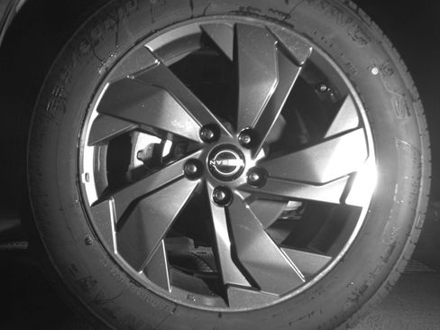 Used 2025 Nissan Rogue SV FWD image 15