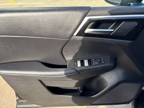 Used 2024 Mitsubishi Outlander SE image 13