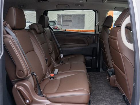 New 2026 Honda Odyssey Touring image 14