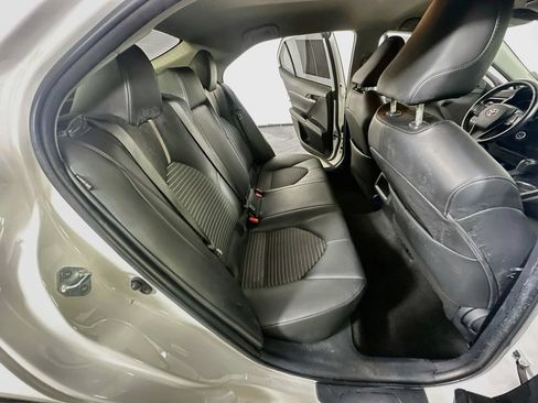 Used 2023 Toyota Camry SE FWD image 11