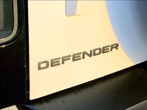 New 2026 Land Rover Defender 110 X-Dynamic SE image 15