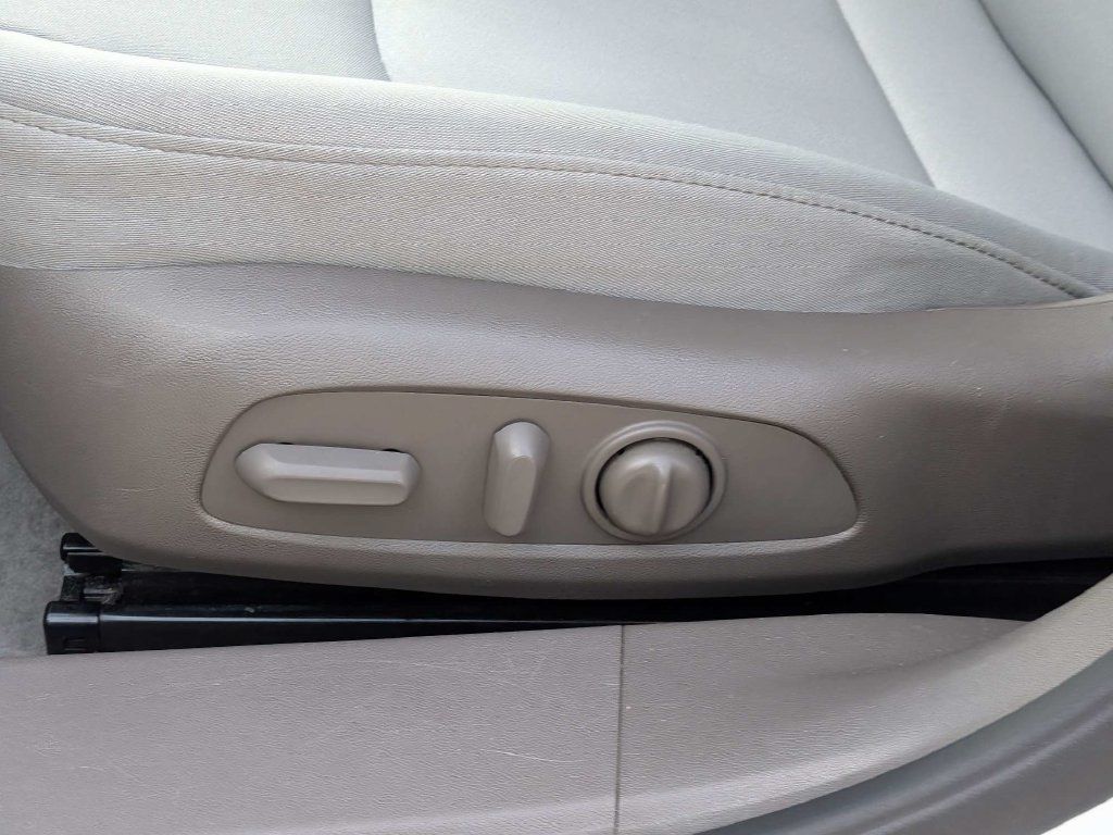 Used 2025 Chevrolet Malibu LT FWD image 17
