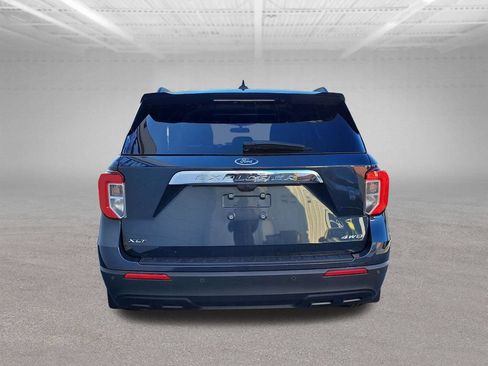 Used 2023 Ford Explorer XLT AWD/4WD image 7
