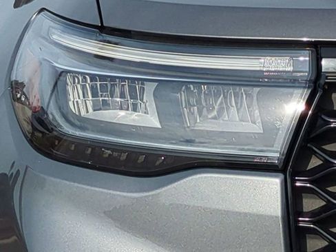 Used 2025 Ford Explorer ST AWD/4WD image 10