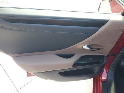 Used 2025 Lexus ES 350 w/ Premium Package image 19